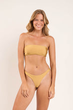 Laden Sie das Bild in den Galerie-Viewer, Model Front: Rio De Sol Oberteil Top Fluity-Dourado Bandeau-Reto
