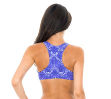 Laden Sie das Bild in den Galerie-Viewer, Model Back: Rio De Sol Oberteil Soutien Bluejean Sporty

