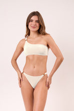 Laden Sie das Bild in den Galerie-Viewer, Model Front: Rio De Sol Unterteil Bottom Malibu-Natural Bia
