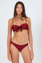 Laden Sie das Bild in den Galerie-Viewer, Model Front: Rio De Sol Unterteil Bottom Shimmer-Divino Essential
