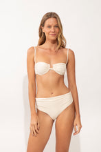 Laden Sie das Bild in den Galerie-Viewer, Model Front: Rio De Sol Unterteil Bottom Malibu-Natural Amy
