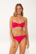 Laden Sie das Bild in den Galerie-Viewer, Model Front: Wednesday In Hawaii By Rio De Sol Set Set Guava Lani Waikiki
