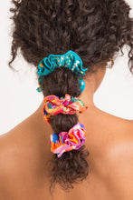Laden Sie das Bild in den Galerie-Viewer, Image 05: Rio De Sol Haar-Accessoires Love-Trip Scrunchie
