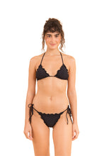 Laden Sie das Bild in den Galerie-Viewer, Model Front: Rio De Sol Set Set Dots-Black Frufru-Comfy
