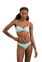 Laden Sie das Bild in den Galerie-Viewer, Model Front: Rio De Sol Unterteil Bottom Malibu-Menta Essential
