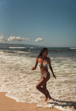 Laden Sie das Bild in den Galerie-Viewer, Image 13: Wednesday In Hawaii By Rio De Sol Oberteil Top Pua-Valley Ana
