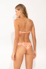 Laden Sie das Bild in den Galerie-Viewer, Model Back: Rio De Sol Set Set Ditsy-Butter Sara Nice
