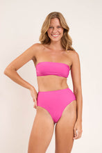 Laden Sie das Bild in den Galerie-Viewer, Model Front: Rio De Sol Unterteil Bottom Fluity-Amor Hotpants
