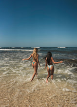 Laden Sie das Bild in den Galerie-Viewer, Image 06: Wednesday In Hawaii By Rio De Sol Unterteil Bottom Valley Isla
