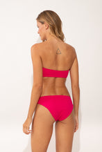 Laden Sie das Bild in den Galerie-Viewer, Model Back: Wednesday In Hawaii By Rio De Sol Set Set Guava Lani Waikiki
