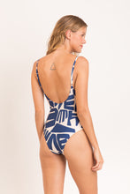 Laden Sie das Bild in den Galerie-Viewer, Model Back: Rio De Sol Badeanzug Pottery Hype
