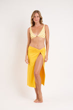 Laden Sie das Bild in den Galerie-Viewer, Model Front: Rio De Sol Strandrock Bio-Luz-Solar Long Skirt Knot
