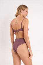 Laden Sie das Bild in den Galerie-Viewer, Model Back: Rio De Sol Set Set Malibu-Ebano Bandeau-Iris Highwaist-Spin-Iris
