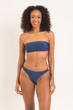 Laden Sie das Bild in den Galerie-Viewer, Model Front: Rio De Sol Unterteil Bottom Navy Nice-Fio
