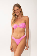 Laden Sie das Bild in den Galerie-Viewer, Model Front: Rio De Sol Unterteil Bottom Crespinho-Rosa Nara
