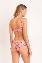 Laden Sie das Bild in den Galerie-Viewer, Model Back: Rio De Sol Set Set Sweet-Camo Bandeau-Reto Madrid
