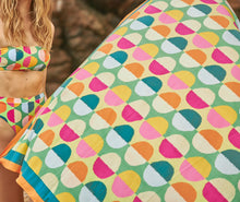 Laden Sie das Bild in den Galerie-Viewer, Image 09: Rio De Sol Set Set Garden-City Bandeau-Reto Hotpant-Cos
