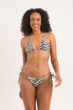 Laden Sie das Bild in den Galerie-Viewer, Model Front: Rio De Sol Oberteil Top Wild-Black Tri-Inv

