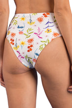 Laden Sie das Bild in den Galerie-Viewer, Image 08: Rio De Sol Unterteil Bottom Countryside Hotpants
