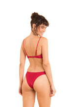 Laden Sie das Bild in den Galerie-Viewer, Model Back: Rio De Sol Set Set Shimmer-Divino Bandeau-Joy Essential
