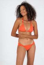Laden Sie das Bild in den Galerie-Viewer, Model Front: Rio De Sol Unterteil Bottom Light-Peach Mel
