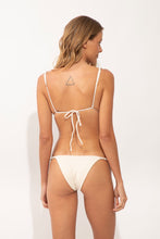 Laden Sie das Bild in den Galerie-Viewer, Model Back: Rio De Sol Oberteil Top Malibu-Natural Lia-Noa
