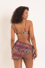 Laden Sie das Bild in den Galerie-Viewer, Model Back: Rio De Sol Strandrock Cobra Mini-Sarong

