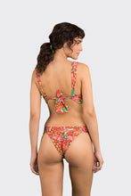 Laden Sie das Bild in den Galerie-Viewer, Model Back: Rio De Sol Set Set Tropics Halter-Marina Essential-Cos
