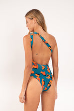 Laden Sie das Bild in den Galerie-Viewer, Model Back: Rio De Sol Badeanzug Luma Sienna

