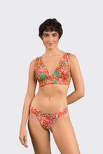 Laden Sie das Bild in den Galerie-Viewer, Model Front: Rio De Sol Set Set Tropics Halter-Marina Essential-Cos
