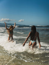 Laden Sie das Bild in den Galerie-Viewer, Image 07: Wednesday In Hawaii By Rio De Sol Oberteil Top Valley Kauai
