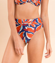 Laden Sie das Bild in den Galerie-Viewer, Image 10: Rio De Sol Unterteil Bottom Leaves Hotpants
