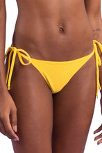 Laden Sie das Bild in den Galerie-Viewer, Gallery: Rio De Sol Unterteil Bottom Malibu-Yellow Cheeky-Tie
