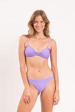 Laden Sie das Bild in den Galerie-Viewer, Model Front: Rio De Sol Oberteil Top Bora-Lavanda Bandeau-Joy

