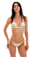 Laden Sie das Bild in den Galerie-Viewer, Model Front: Rio De Sol Oberteil Top Revelry Tri-Fixo

