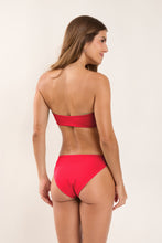 Laden Sie das Bild in den Galerie-Viewer, Model Back: Wednesday In Hawaii By Rio De Sol Set Set Hibiscus Lani Waikiki
