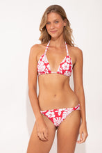 Laden Sie das Bild in den Galerie-Viewer, Model Front: Wednesday In Hawaii By Rio De Sol Set Set Pua-Hibiscus Mel
