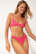 Laden Sie das Bild in den Galerie-Viewer, Image 06: Wednesday In Hawaii By Rio De Sol Set Set Kiko-Guava Hana Sunset
