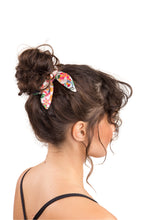 Laden Sie das Bild in den Galerie-Viewer, Boho Scrunchie
