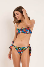 Laden Sie das Bild in den Galerie-Viewer, Bottom Flair Gisele
