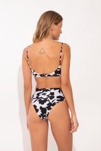 Laden Sie das Bild in den Galerie-Viewer, Bottom Poppy Hotpants
