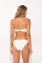 Laden Sie das Bild in den Galerie-Viewer, Model Back: Rio De Sol Unterteil Bottom Junco-Offwhite Essential-Comfy
