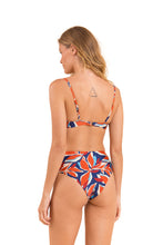 Laden Sie das Bild in den Galerie-Viewer, Model Back: Rio De Sol Unterteil Bottom Leaves Hotpants
