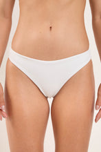 Laden Sie das Bild in den Galerie-Viewer, Gallery: Rio De Sol Unterteil Bottom Sand-White Essential-Comfy
