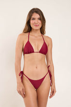 Laden Sie das Bild in den Galerie-Viewer, Model Front: Rio De Sol Unterteil Bottom Touch-Carmim Cheeky-Tie
