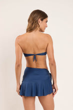 Laden Sie das Bild in den Galerie-Viewer, Model Back: Rio De Sol Strandrock Mini Skirt Navy
