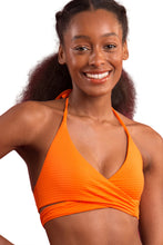 Laden Sie das Bild in den Galerie-Viewer, Gallery: Rio De Sol Oberteil Top Dots-Orange Kate
