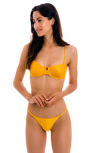 Laden Sie das Bild in den Galerie-Viewer, Model Front: Rio De Sol Oberteil Top Eden-Pequi Balconet
