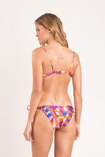 Laden Sie das Bild in den Galerie-Viewer, Model Back: Rio De Sol Oberteil Top Funny Balconet-Tie
