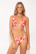 Laden Sie das Bild in den Galerie-Viewer, Model Front: Rio De Sol Oberteil Top Mirage Chantal
